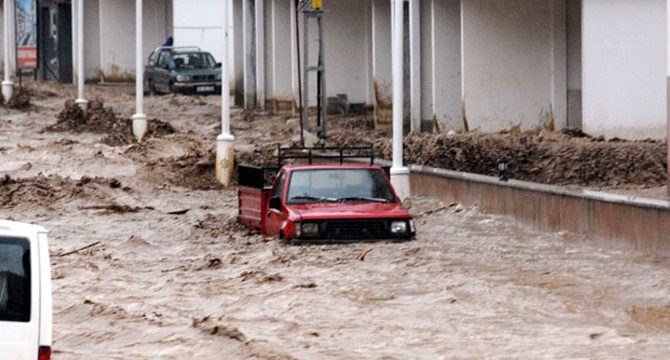 Rize’de 91 yılın yağış rekoru kırıldı