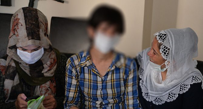 Teslim olan PKK'lı kadın, ailesiyle buluşturuldu