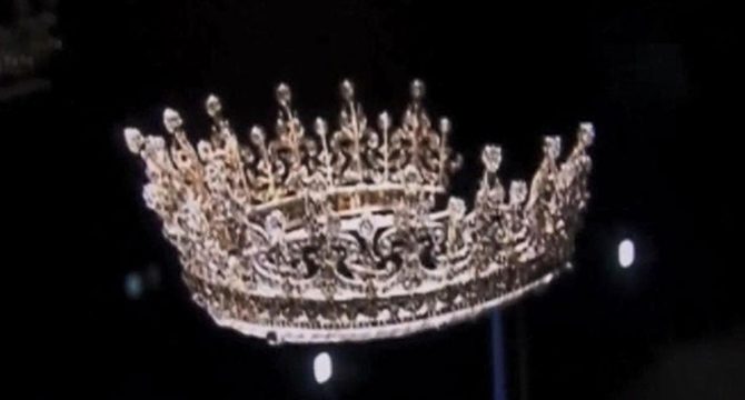 İngiliz Kraliyet ailesine ait mücevherlerin değeri açıklandı