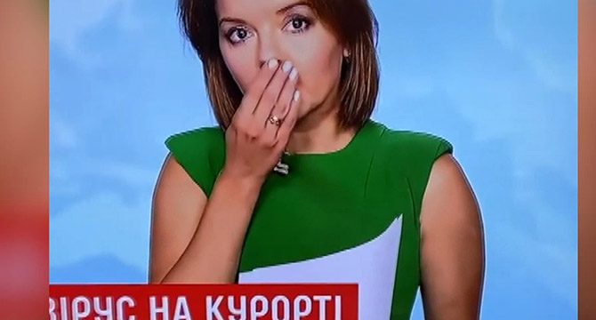 Ukrayna'da haber spikerinin ön dişi canlı yayında düştü
