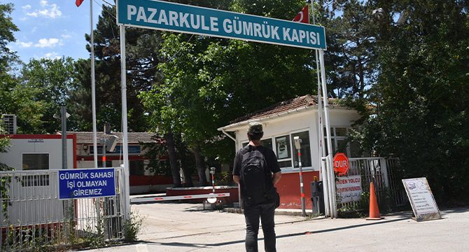 Yunanistan 1 Temmuz'da açılacağını duyurduğu sınır kapılarını açmadı