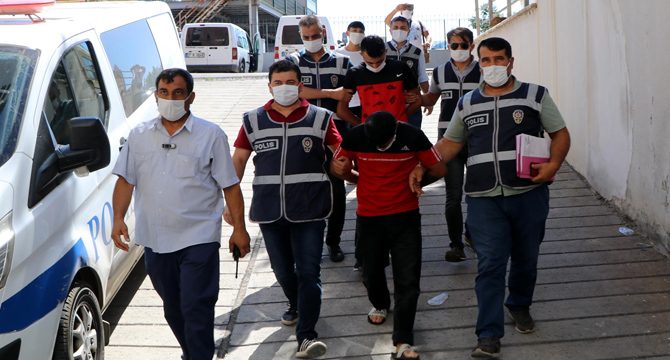 Çalıntı otomobille gasp şüphelileri yakalandı