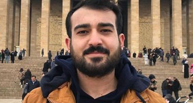 Babasını koronavirüsten kaybeden doktorun 'maske' isyanı