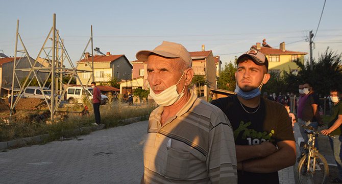 Mahallede baz istasyonu eylemi