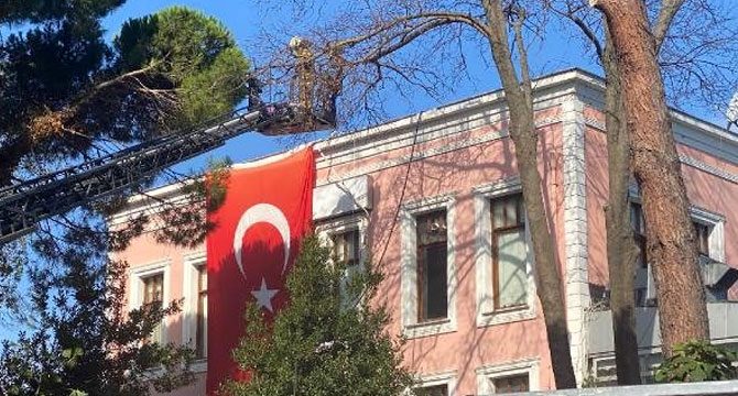 Beykoz'da öğretmenevinde yangın paniği