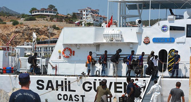 Datça açıklarında 37 kaçak göçmen yakalandı