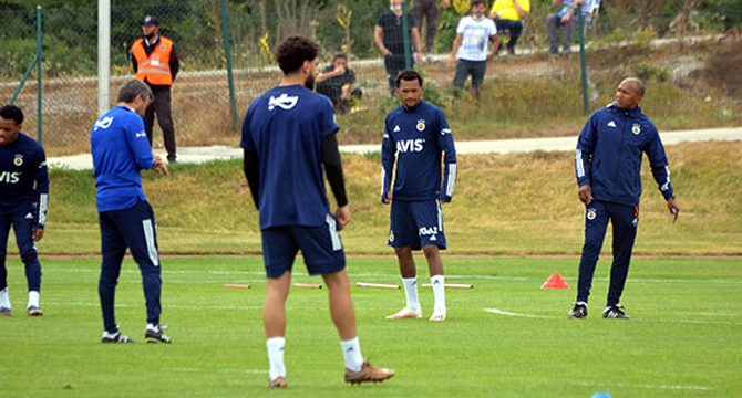 Fenerbahçe yarım sahada çift kale maç yaptı