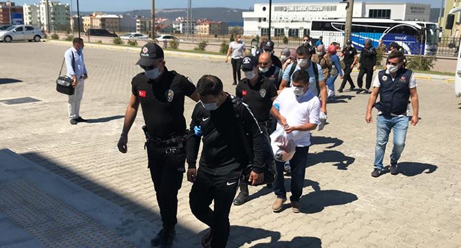 Yunanistan'a kaçmaya çalışırken yakalanan 13 FETÖ şüphelisi tutuklandı
