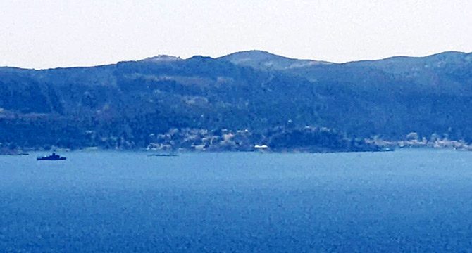Türk hücumbotu Kaş'a, Yunan hücumbotu Meis Adası'na yanaştı