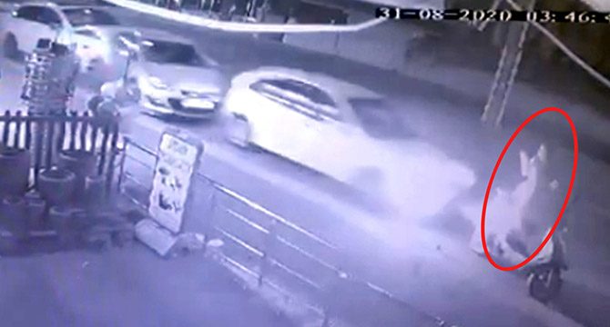 Ukraynalı kadının motosikletten savrulduğu kaza kamerada