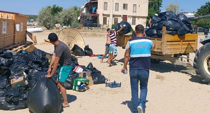 Keşan'da başkandan sahillerdeki çöp tepkisi: Keşke güzel hatıralar bıraksaydınız