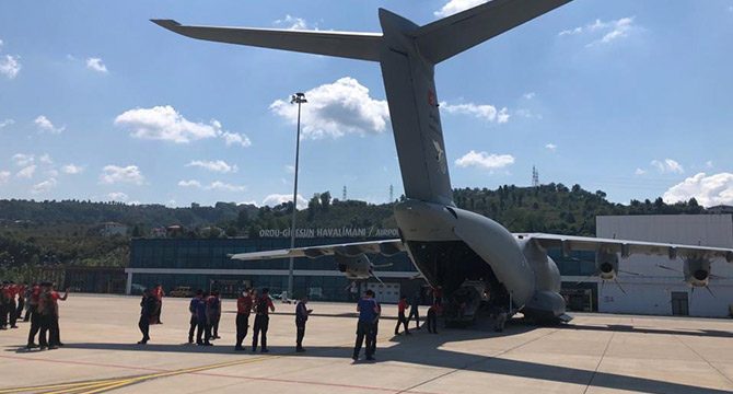 MSB: Jandarma ve AFAD ekibini taşıyan uçak Giresun'a ulaştı