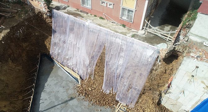 Gaziosmanpaşa'da toprak kayması yaşanan alan havadan görüntülendi