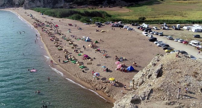 İtalyan koyu, tatilcilerin atıklarıyla çöplüğe döndü