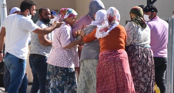 Tarım işçilerinin minibüsü devrildi: 1 ölü, 25 yaralı
