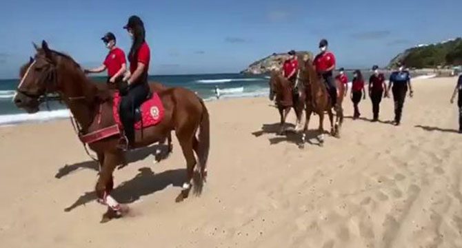 Şile sahillerinde atlı polis birlikleriyle sosyal mesafe denetimi