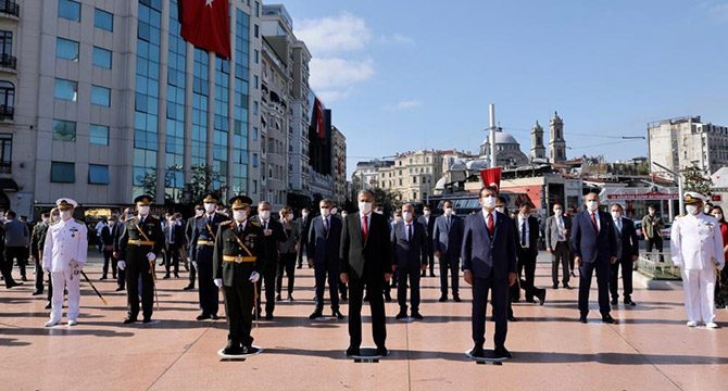 Taksim Meydanı'nda 30 Ağustos Zafer Bayramı töreni