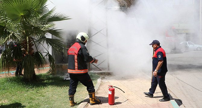 Şanlıurfa'da trafo yangınını itfaiye söndürdü