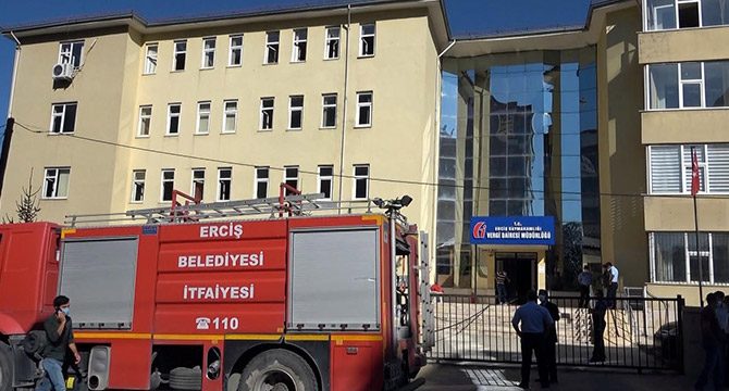 Van'da, vergi dairesinde yangın