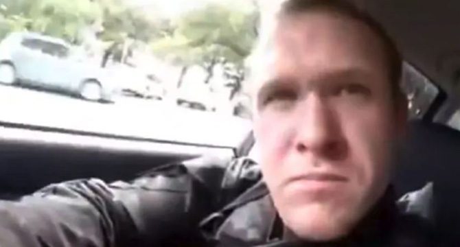 Yeni Zelanda'da camilere saldırı düzenleyen saldırgan hakim karşısında