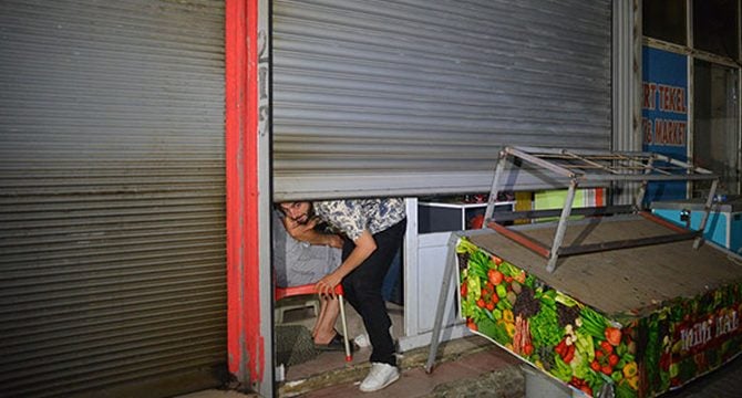 İşyerindeki 4 kişiye elektrik şoku! Böyle kurtarıldılar