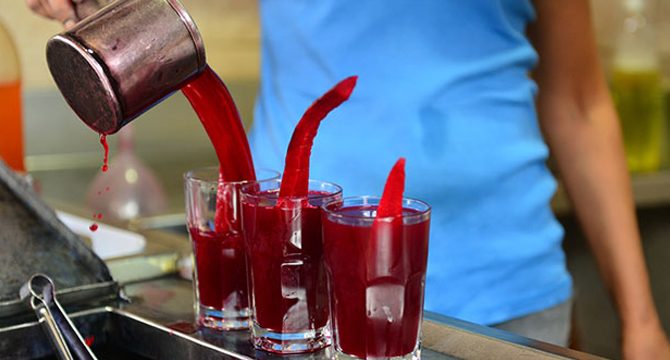 Adanalılar koronavirüse karşı acılı şalgam içiyor