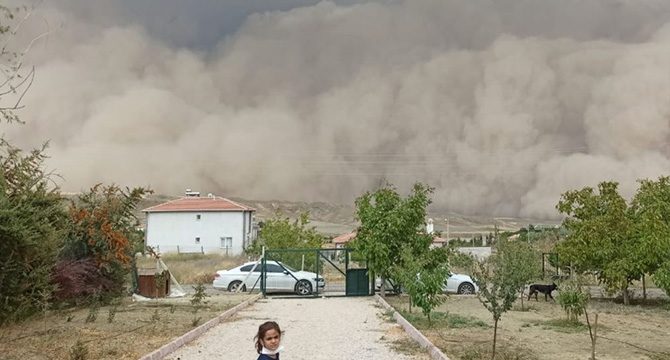 Kum fırtınasını anlattı: Ayaklarım yerden kesildi, yer çekimi yok gibiydi