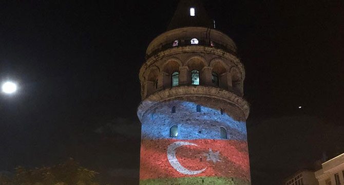 Azerbaycan Bayrağı Galata Kulesi'ne yansıtıldı