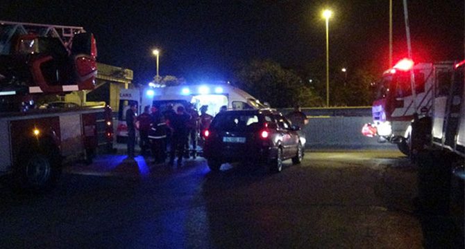 Üzerine erimiş demir dökülen işçi can verdi