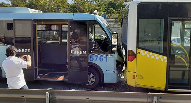 Yolcu minibüsüyle İETT otobüsü çarpıştı: 4 yaralı