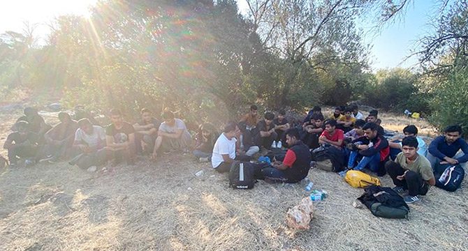 Kaş'ta 30 kaçak göçmen yakalandı