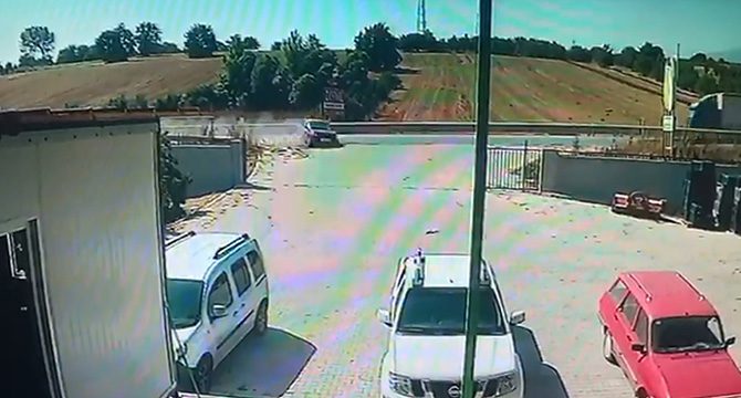 Bursa-Ankara yolunda 2 kişinin yaralandığı zincirleme kaza kamerada