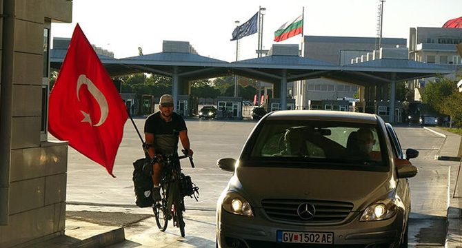 Almanya'dan Türkiye'ye 42 gün pedal çevirdi, 18 kilo verdi