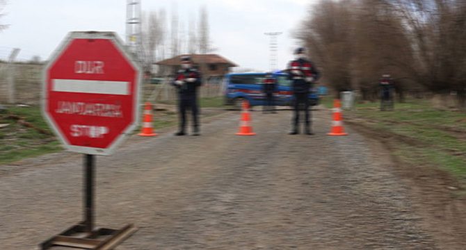 Koronavirüs hastası, ölen yakını için hayır yemeği verdi; köy karantinaya alındı