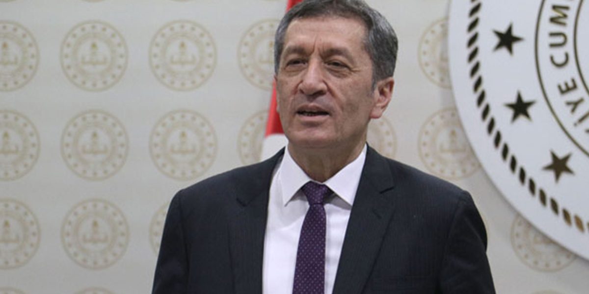 Bakan Selçuk: 900 bin sanal sınıfta öğretmenler öğrencileriyle buluşuyor