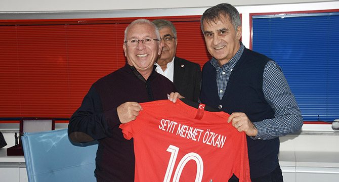 Şenol Güneş'ten Altınordu'ya övgü