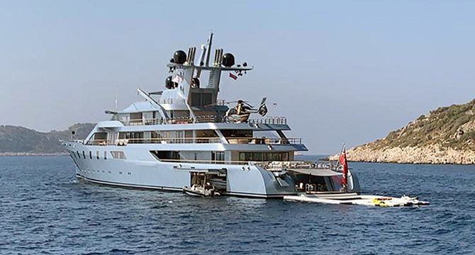 Rus milyarderin mega yatı 'Pacific' Kaş'ta