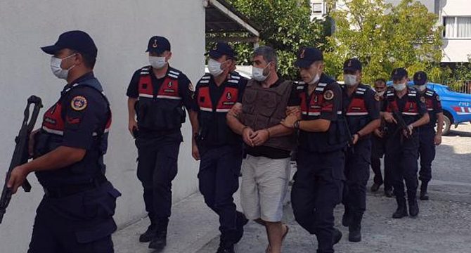 Evlerinde tadilat yapan 2 işçiyi öldüren baba-oğul başka bir cinayet planlarken yakalandı