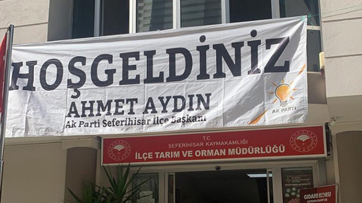 Kamu binasında AKP toplantısı