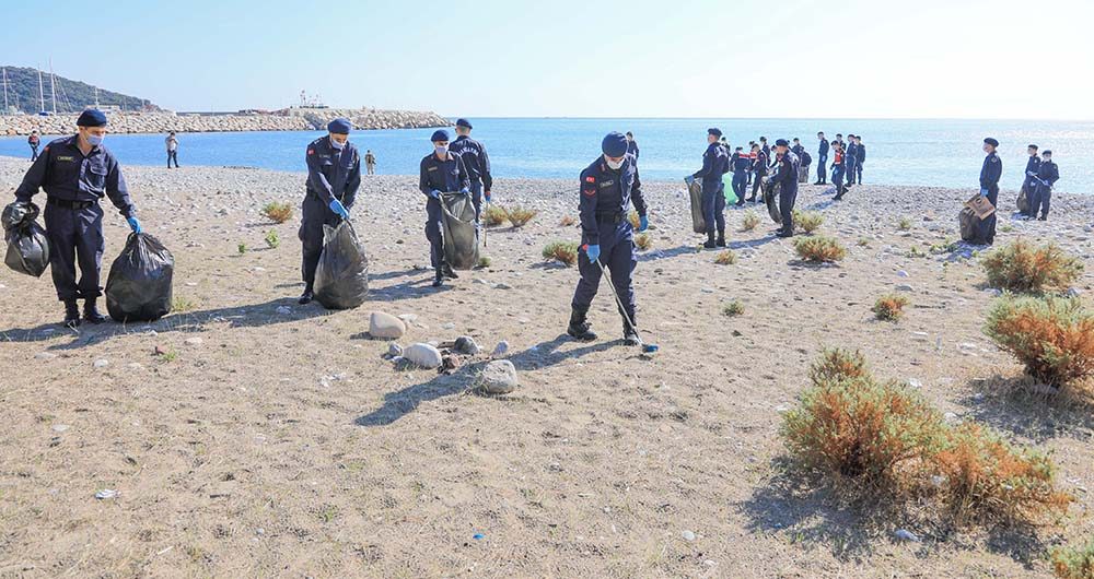 Girişin yasak olduğu mesire alanından 240 torba çöp çıktı