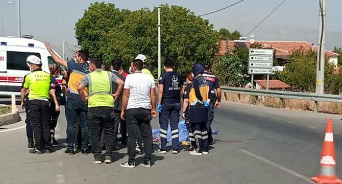 Ambulansın çarptığı yaşlı kadın öldü