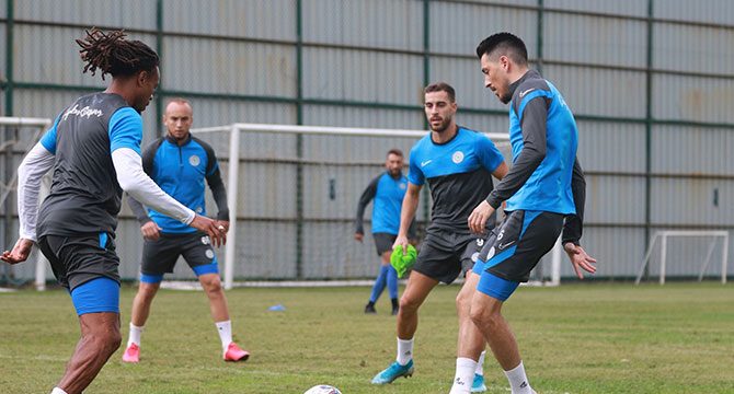 Rizespor'da iki futbolcunun Covid-19 test sonuçları pozitif