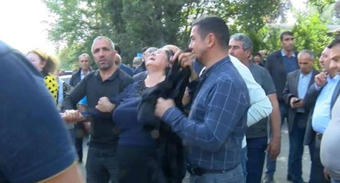 Ermenistan mezarlık ziyareti sırasında sivilleri hedef aldı; ölü ve yaralılar var