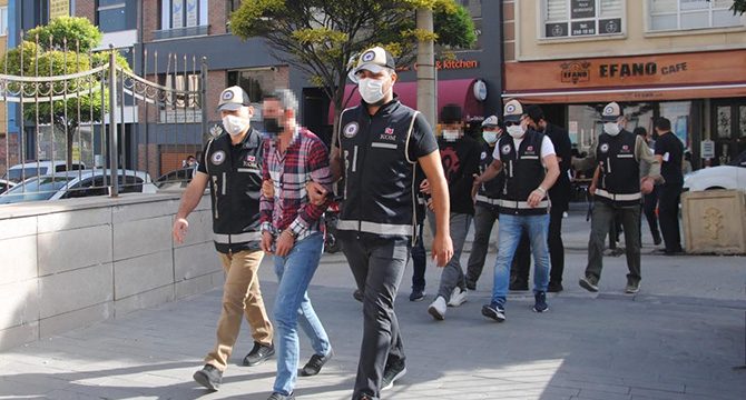 Eskişehir'de 'sınav jokeri' 8 şüpheli yakalandı