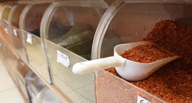 Kapalı poşete giren baharata hile karışıyor