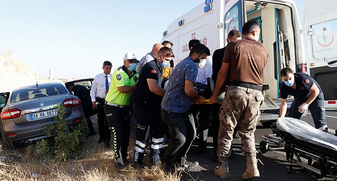 Bakan Karaismailoğlu'nun konvoyunda kaza: 2 yaralı