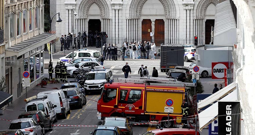 Notre Dame’da bıcaklı saldırı