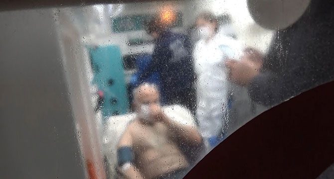 Yemeğin tuzunu beğenmeyen dini nikahlı eşini bıçakladı