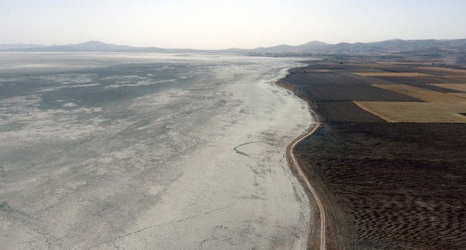 Kırşehir'deki kuş cenneti Seyfe Gölü kurudu  