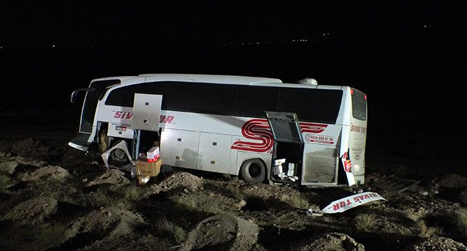 Yozgat'ta yolcu otobüsü şarampole düştü: 10 yaralı